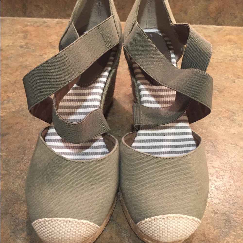 Wedge espadrilles, soft soles for quite step.